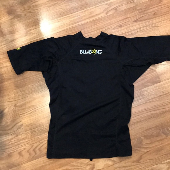 Billabong rash-guard adult small fits kids too - Picture 2 of 8